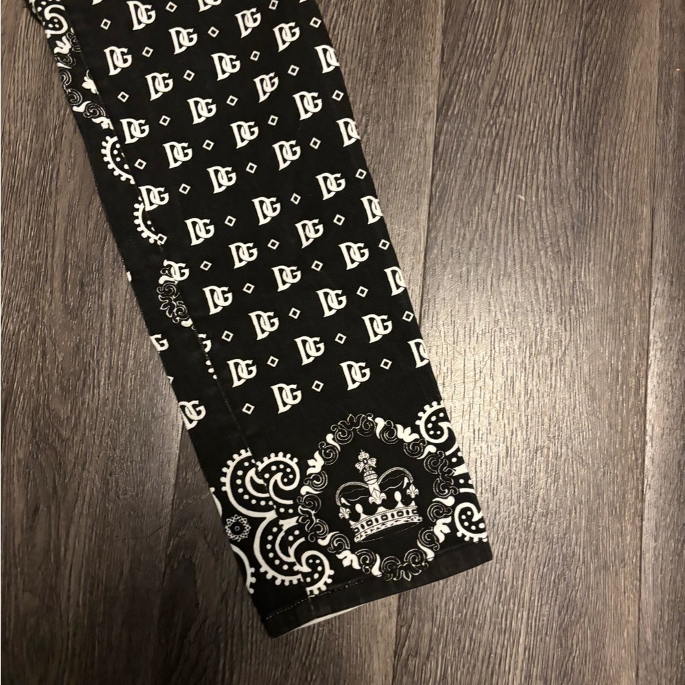 Stylish Black and White Patterned Women Jeans - Picture 2 of 10